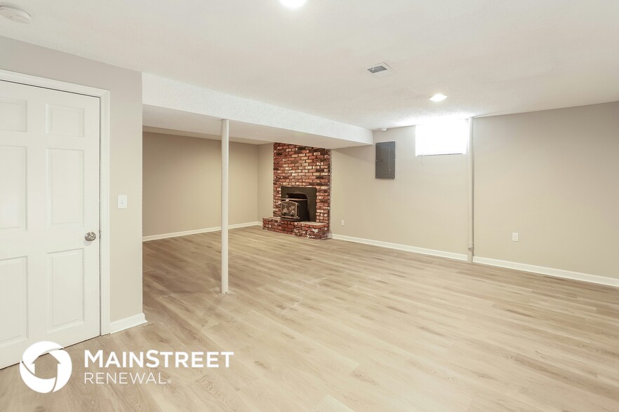 Building Photo - 7641 N Stoddard Ave