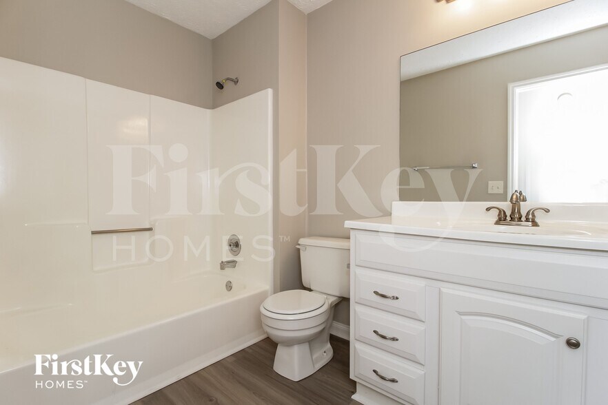 Building Photo - 289 Angla Dr SE