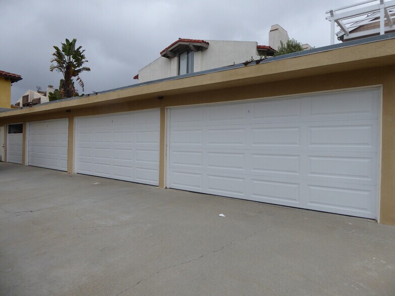 Building Photo - 200 N Irena Ave