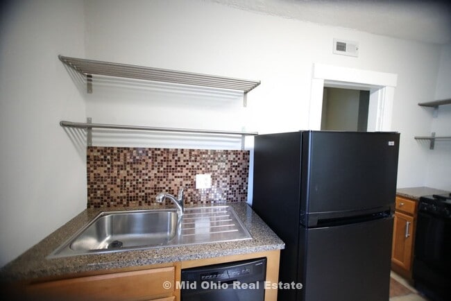 Building Photo - 802 Ebner St