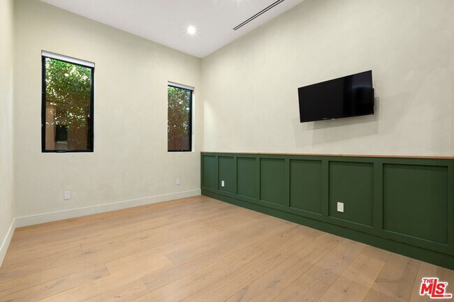 Building Photo - 4803 Lemona Ave