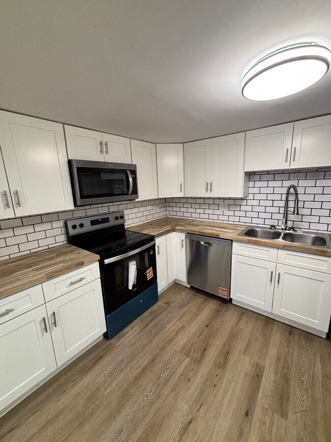 Building Photo - Newly Remodeled 3bd/1bth!!