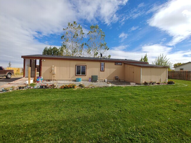 Building Photo - 3 Bd 2 Bath Home with Amazing Views in Marsing