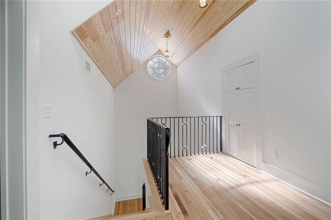 Building Photo - 702 W Gibson St