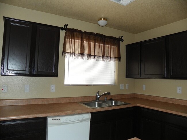 Building Photo - 1828 Chicoma Rd