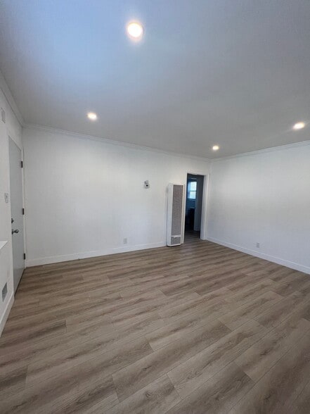 Building Photo - 8606 Beverlywood St