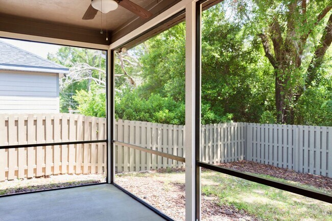 Building Photo - Vibrant 4/3 home in Longleaf!