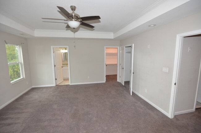 Building Photo - Spacious Single Family w/ Two Master Suites