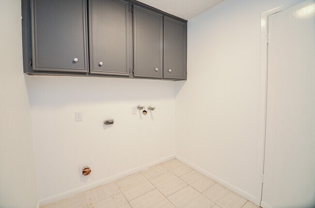 Building Photo - 12266 Huntington Venture Dr