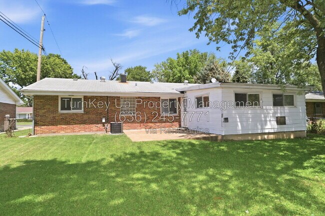 Building Photo - 840 Lebon Dr
