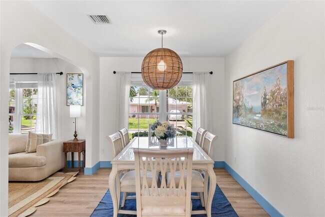 Building Photo - 759 Lantana Ave