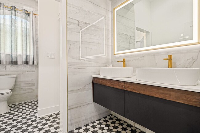 Building Photo - 20 St Francis Dr S