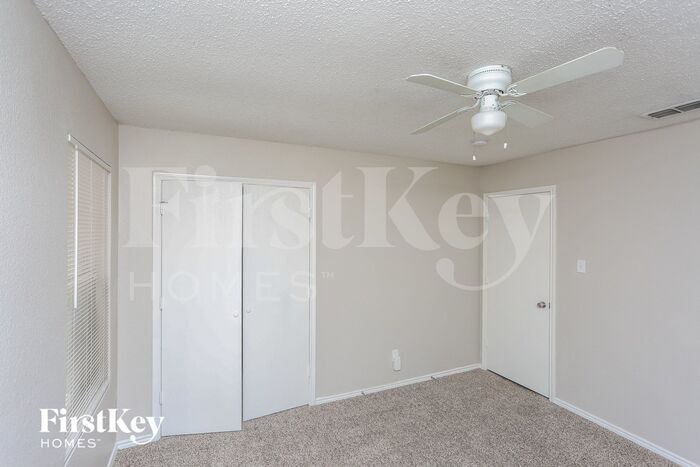 Building Photo - 8709 Saddle Ridge Cir