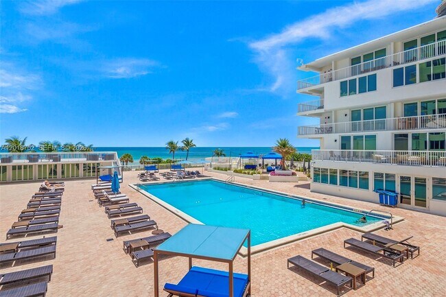 Building Photo - 5401 Collins Ave