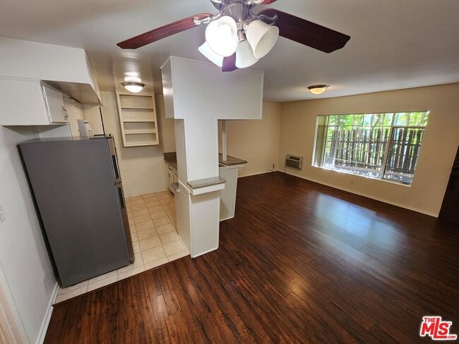 Building Photo - 1013 N San Vicente Blvd