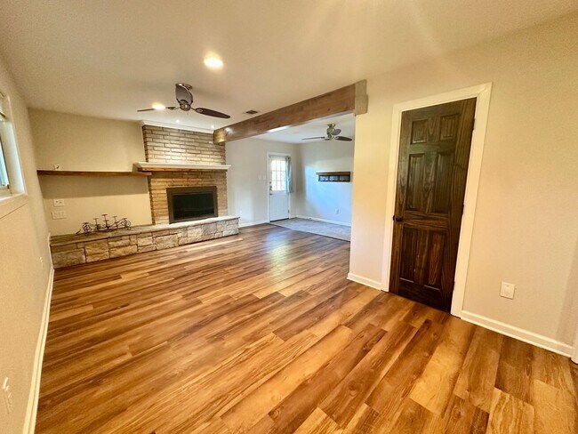 Building Photo - 5719 Fairview Dr
