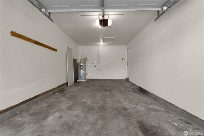 Building Photo - Beautifully Updated Duplex | W/D Included | Ideal for JBLM Commuters