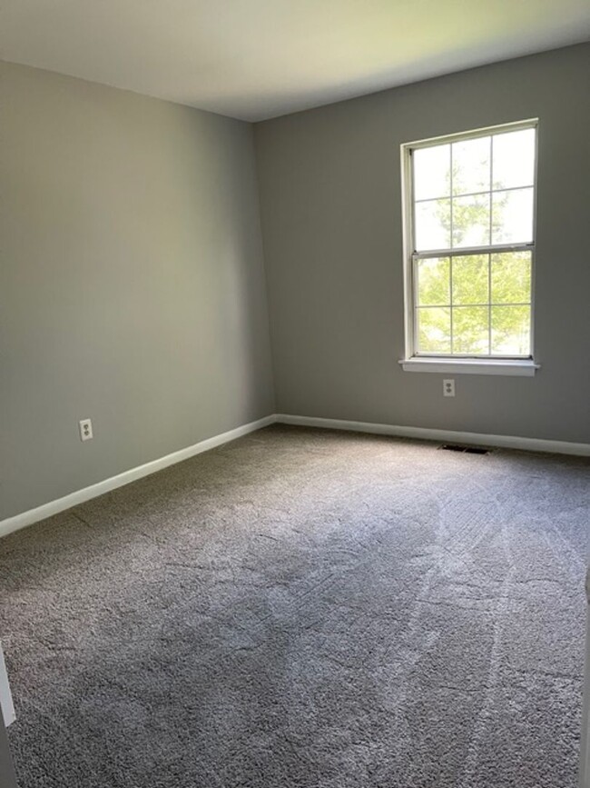 Building Photo - 5649 Smallwood Ct
