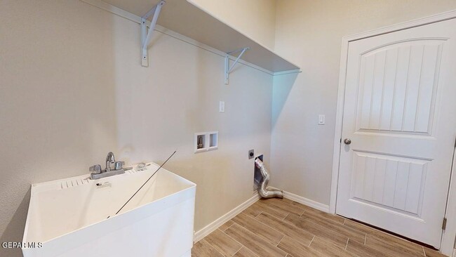 Building Photo - 7821 Enchanted Nest
