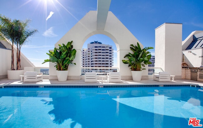 Building Photo - 10520 Wilshire Blvd