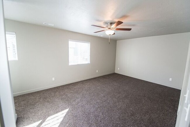 Building Photo - The Overlook in Herriman - Gorgeous Townhome