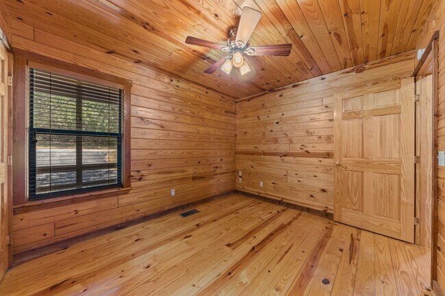 Building Photo - Hill Country Retreat