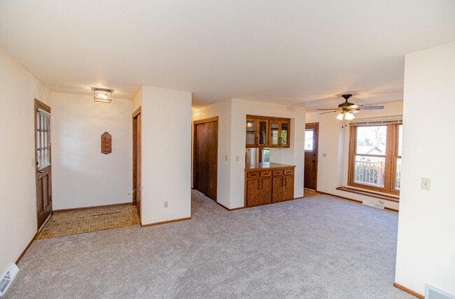 Building Photo - 1055 S Imperial Dr