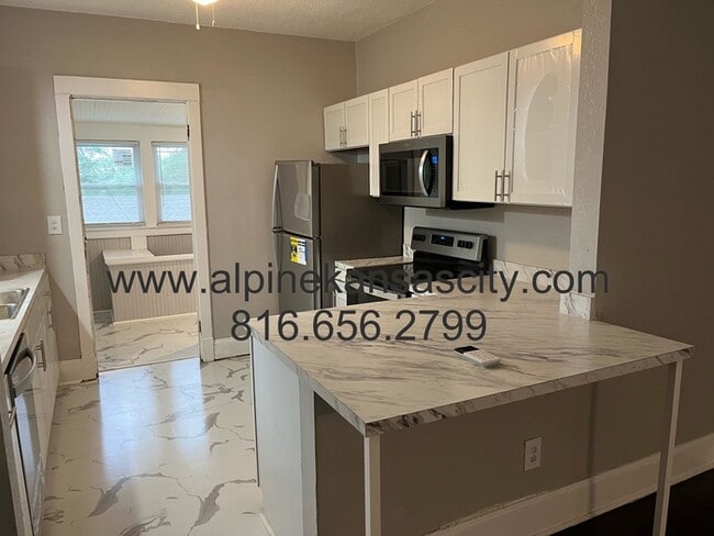 Building Photo - Updated Bungalow in Center District! Section 8 OK.