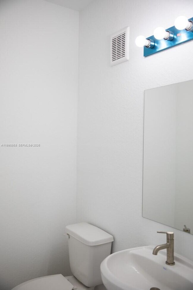 Building Photo - 238 NW 11th Ct