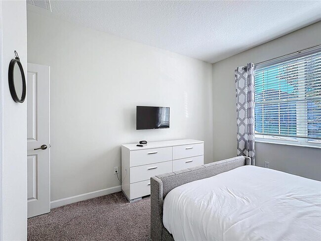 Building Photo - 1589 Flange Dr