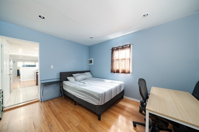 Building Photo - 9 Giles Ave