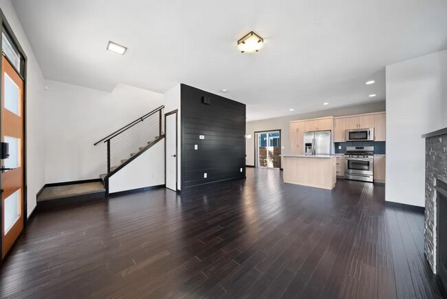 Building Photo - Modern 3 Bedroom + 2.5 bath home in SE Portland!! Brentwood Neighborhood with Air Conditioning!!