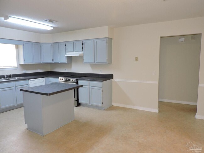Building Photo - 2052 Southwind Cir