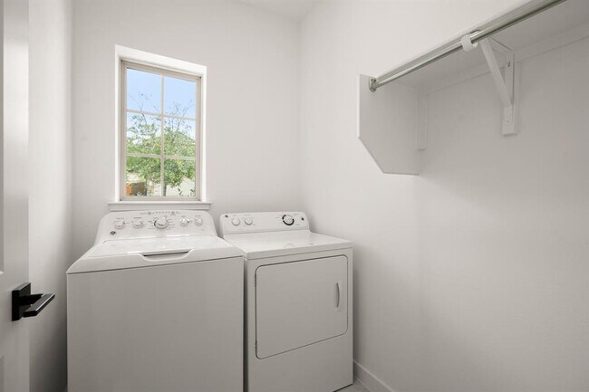 Building Photo - 8009 Copper Prairie Bend