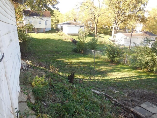 Building Photo - Two Bedroom Home with 3 Baths and W/D Hookups!