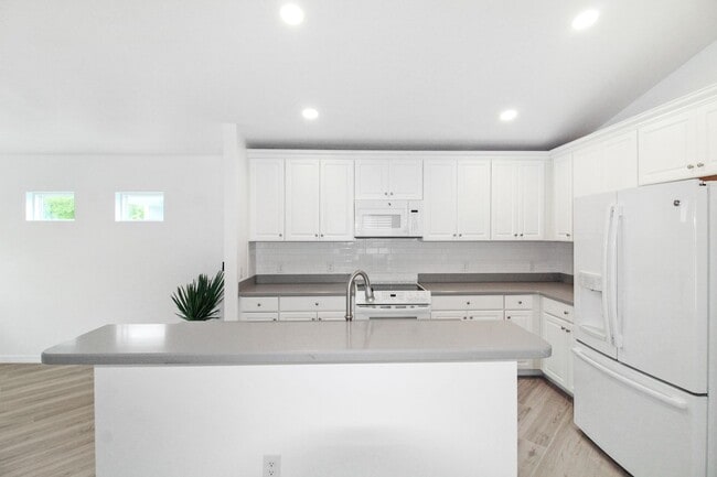 Building Photo - Grand Palm Annual Home for Rent