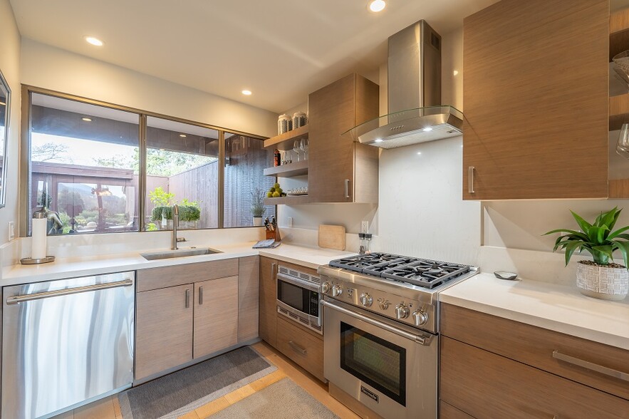 Building Photo - 7026 Valley Greens Cir