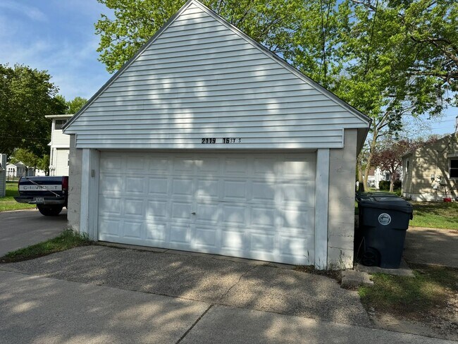 Building Photo - ds2119