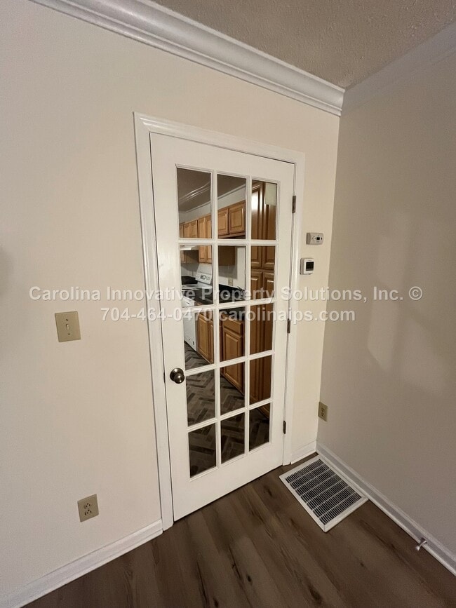 Building Photo - 4535 Dawnwood Dr