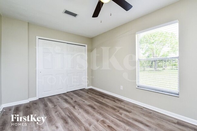 Building Photo - 3330 SW 27th Ave