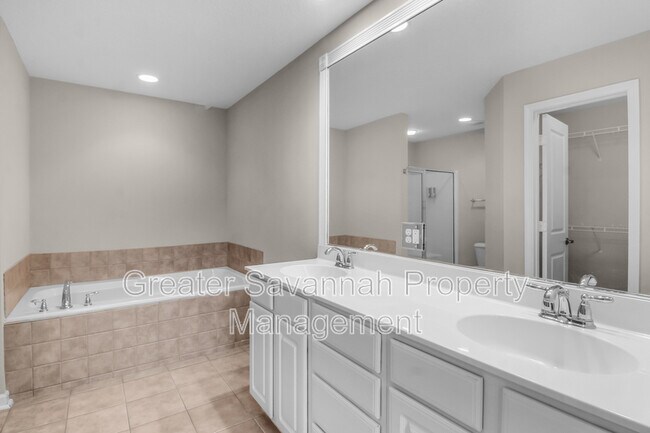 Building Photo - 125 Ventura Pl