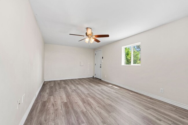 Building Photo - 10823 McVine Ave