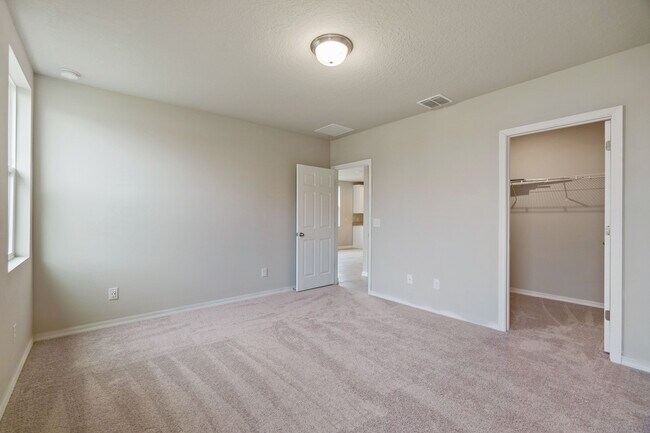 Building Photo - 121 Towns Cir