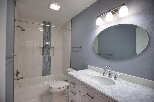 Building Photo - Annual Recently Updated Unfurnished Single Family Home in South Venice!