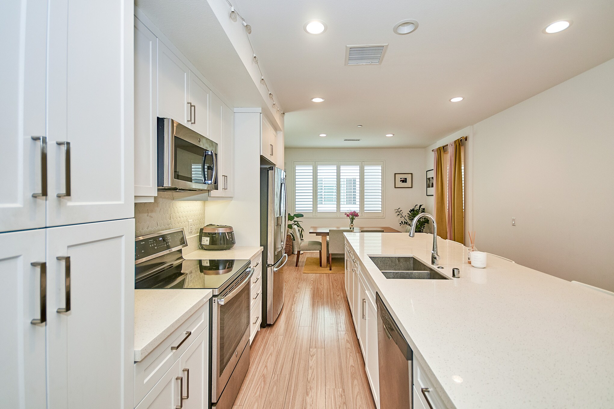 Building Photo - 9914 Artesia Blvd