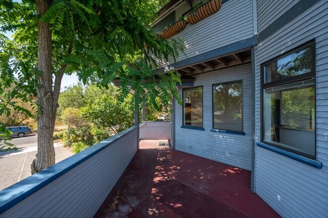 Building Photo - Welcome Home to Terrace View!