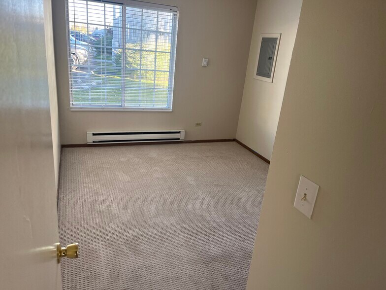 Building Photo - 660 Oriole Ct