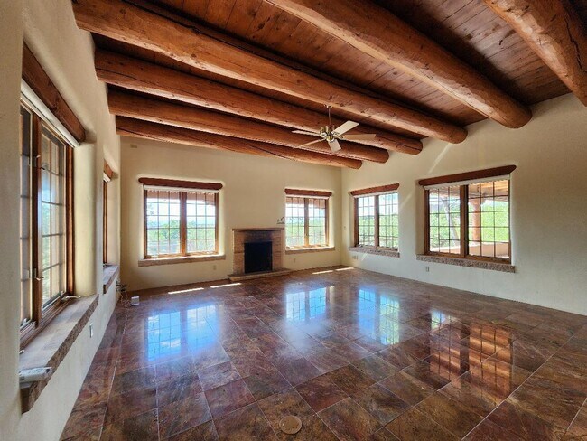 Building Photo - 4 Palentine Rd