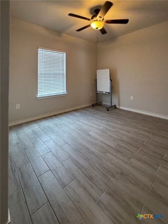 Building Photo - 2410 Golf Dr