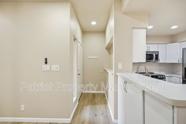 Building Photo - 9708-9708 E Vía Linda